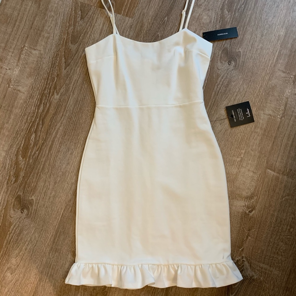 BRAND NEW! Lulu’s white bodycon dress with ruffle
